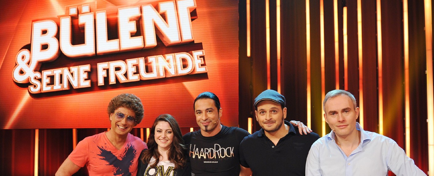 „Bülent & seine Freunde“: RTL startet neue Comedyshow – Stand-Up-Comedy mit Bülent Ceylan und Gästen – Bild: RTL/​Willi Weber