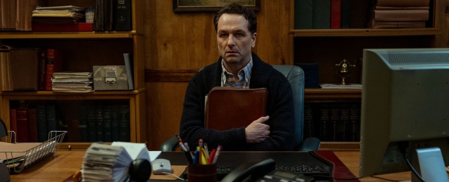 „Widow’s Bay“: Startdatum und Teaser zur Horrorkomödie mit Matthew Rhys („The Beast in Me“) enthüllt – Serie um verfluchte Inselstadt und leidgeplagten Bürgermeister – Bild: Apple TV „Widow’s Bay“: Startdatum und Teaser zur Horrorkomödie mit Matthew Rhys („The Beast in Me“) enthüllt – Serie um verfluchte Inselstadt und leidgeplagten Bürgermeister – Bild: Apple TV