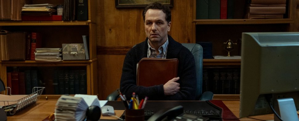 Bürgermeister Tom Loftis (Matthew Rhys) hat es nicht leicht – Bild: Apple TV