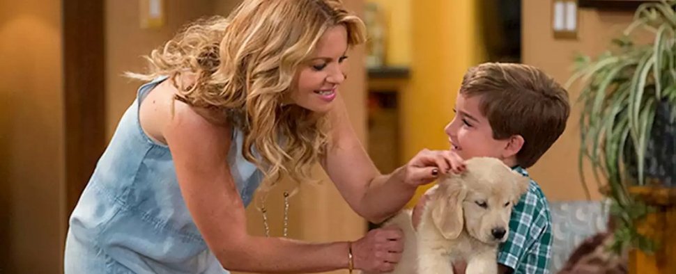 Candace Cameron Bure, Cosmo und Elias Harger in „Fuller House“ – Bild: Netflix