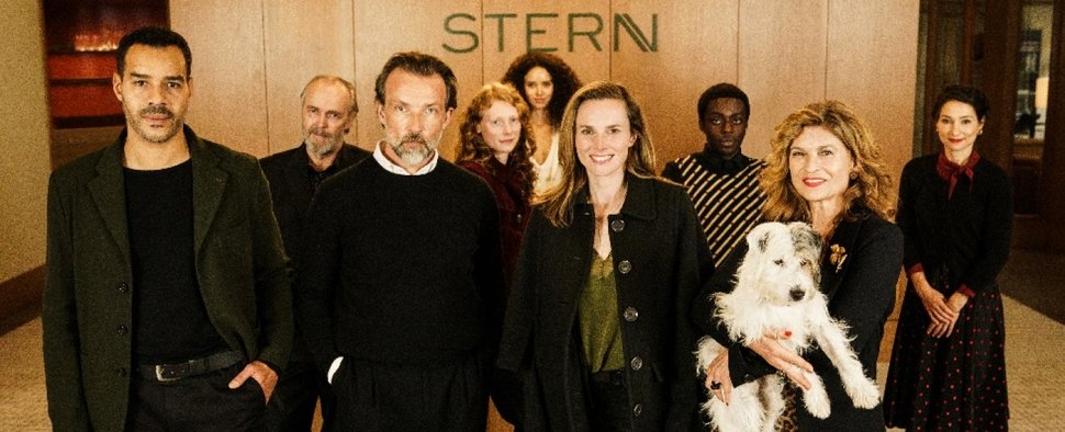 v. l. n. r.: Michael Klammer, Sven-Eric Bechtolf, Lucas Gregorowicz, Dana Herfurth, Taynara Silva-Wolf, Karin Hanczewski, Benny O. Arthur, Gabriele Scharnitzky und Janina Elkin. – Bild: Disney