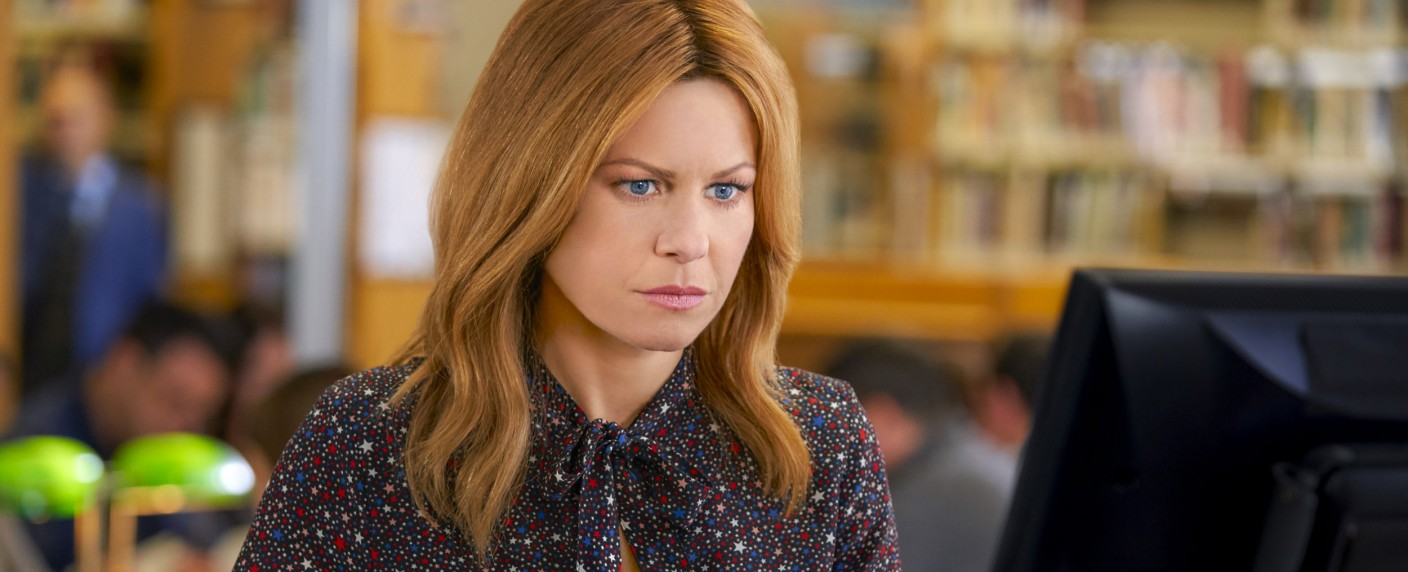 „Mit Liebe zum Mord“: Krimi-Reihe mit „Fuller House“-Star Candace Cameron Bure startet in Deutschland – Verfilmung der Romanreihe von Charlaine Harris („True Blood“) – Bild: Hallmark