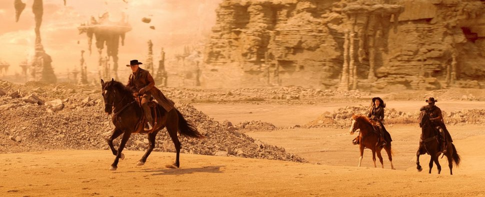 Captain Pike (Anson Mount) darf sich in der neuen „Star Trek: Strange New Worlds“-Staffel wieder aufs Pferd schwingen – Bild: Jan Thijs/Paramount+