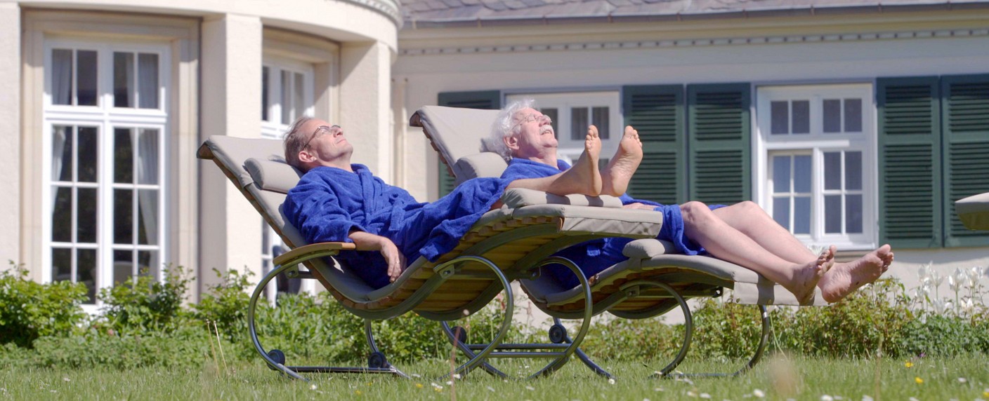 Wigald Boning und Carlo von Tiedemann testen Kurorte – Neues NDR-Format am Sonntagnachmittag – Bild: NDR/​Elbgorilla