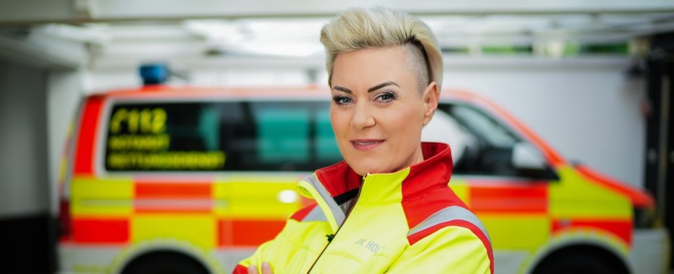 Carola Holzner alias Doc Caro hat wieder alle Hände voll zu tun – Bild: RTL/Stefan Gregorowius