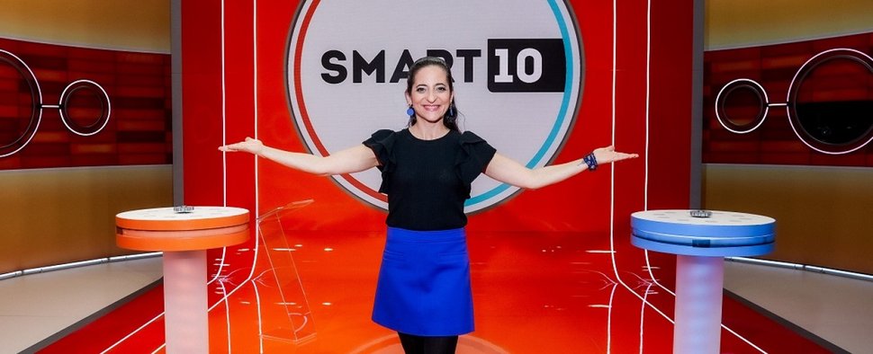 Caroline Athanasiadis moderiert „Smart10“ – Bild: ORF/Roman Zach-Kiesling