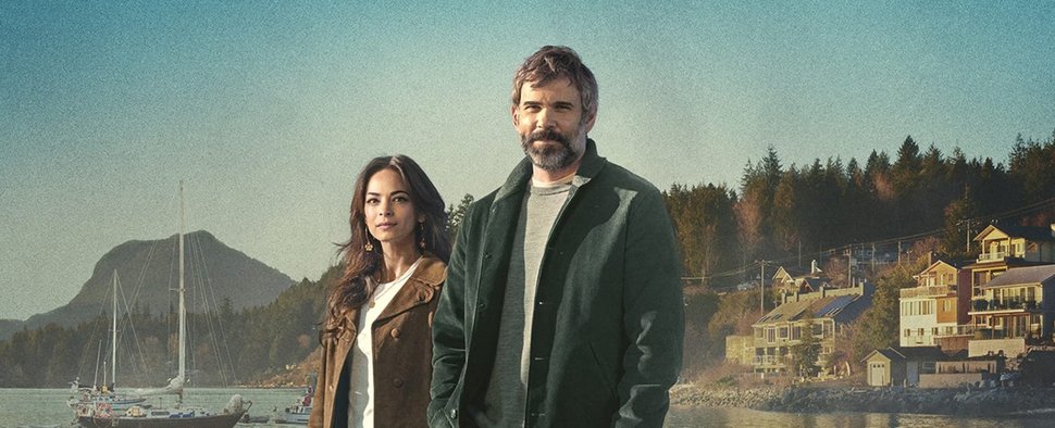 Cassandra Lee (Kristen Kreuk, l.) und Karl Alberg (Rossif Sutherland) in „Murder in a Small Town“ – Bild: FOX