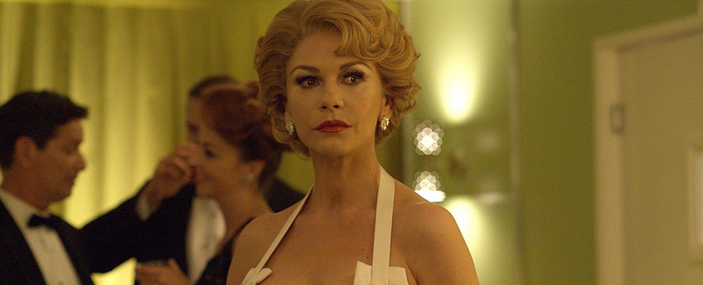 „Wednesday“: Catherine Zeta-Jones kommt als Morticia Addams zur Netflix-Serie – Luis Guzmán spielt in Coming-of-Age-Serie Wednesdays Vater – Bild: FX