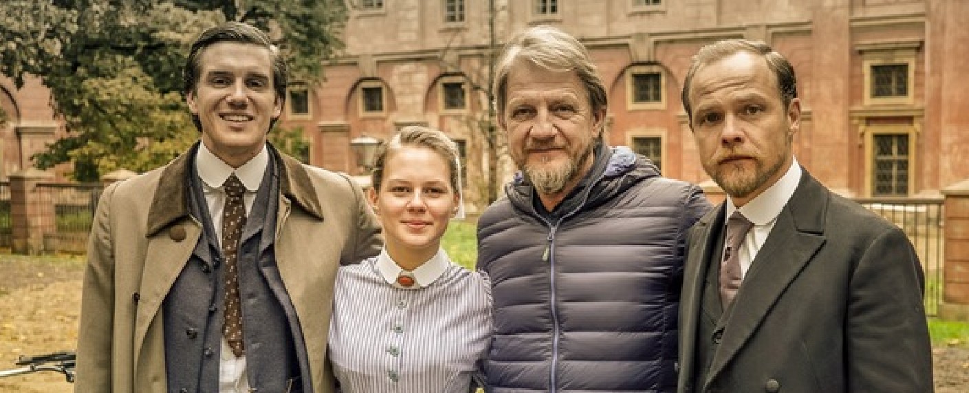 „Charité“: Sönke Wortmann dreht historische Krankenhausserie für die ARD – Mittellose Frau entdeckt im 19. Jahrhundert ihre Liebe zur Medizin – Bild: ARD/​Nik Konietzny