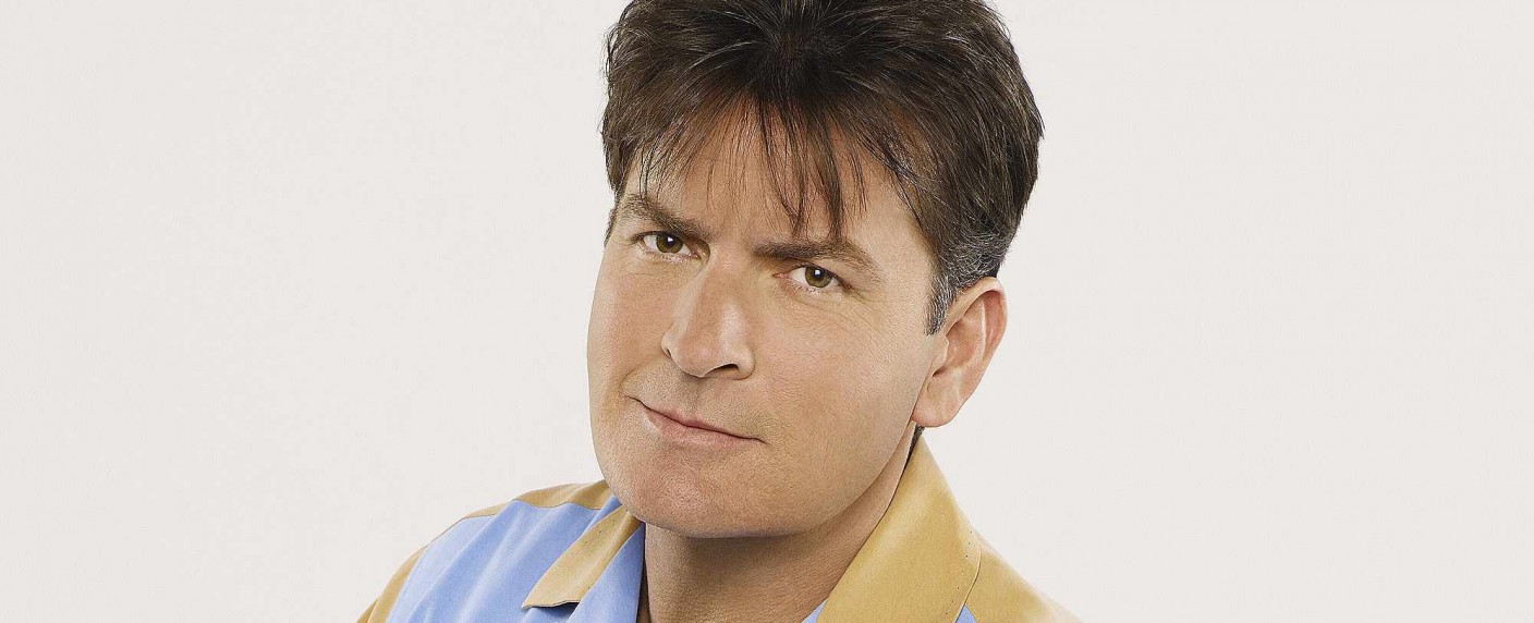 Nach „Two and a Half Men“-Desaster: Arbeiten Charlie Sheen und Chuck Lorre wieder zusammen? – Bericht über Annäherung zwischen Schauspieler und Produzent – Bild: CBS