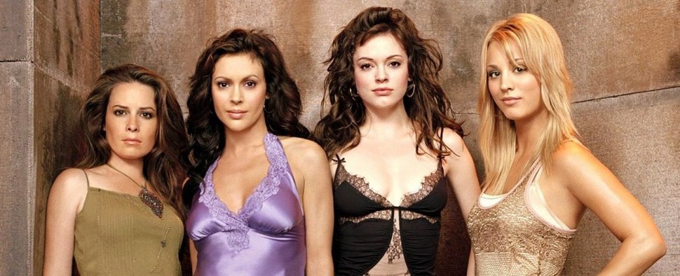 „Charmed“ – Die zauberhaften Hexen in der achten Staffel der Serie: (v.l.) Holly Marie Combs, Alyssa Milano, Rose McGowan und Kaley Cuoco – Bild: The WB