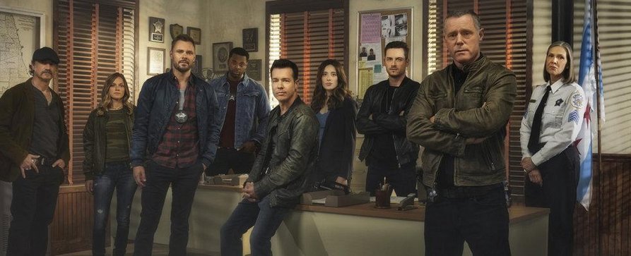 Crossover-Event der „One Chicago“-Serien bringt zwei „Chicago P.D.“-Altstars zurück – Special-Dreierpack kreist um dramatischen Flugzeugnotfall – Bild: James Dimmock/​NBC