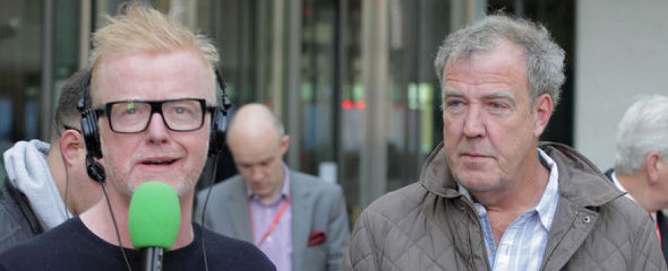 Chris Evans (l.) plaudert über „Top Gear“, während sein Mentor Jeremy Clarkson Millionen für neue Konkurrenzshow verpulvert – Bild: WENN / BBC