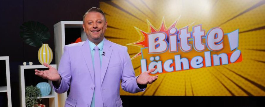 „Bitte lächeln!“: Dritte Staffel für erfolgreiche Neuauflage – Christian Oberfuchshuber präsentiert wieder die lustigsten Clips – Bild: Sport1 „Bitte lächeln!“: Dritte Staffel für erfolgreiche Neuauflage – Christian Oberfuchshuber präsentiert wieder die lustigsten Clips – Bild: Sport1