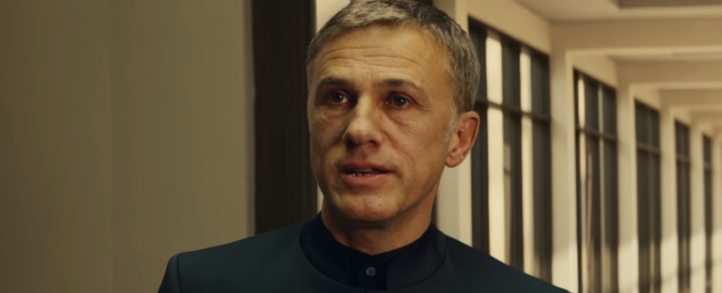 Christoph Waltz wird für Amazon-Thriller „The Consultant“ – Oscar-Gewinner für Prime Video in düsterer Arbeitsplatz-Satire – Bild: Eon Productions Ltd.