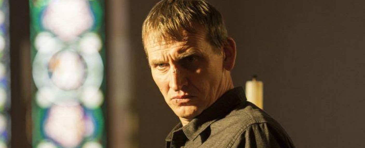 „Safe House“: Christopher Eccleston und Marsha Thomason in ITV-Serie – Der Schutz einer Familie wird zum Alptraum – Bild: HBO