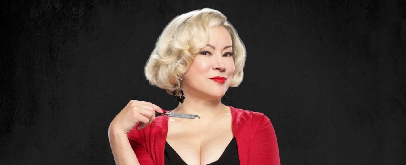 „Chucky“: Jennifer Tilly kehrt als Tiffany Valentine in zweiter Staffel zurück – Mörderpuppe treibt im kommenden Herbst wieder ihr Unwesen – Bild: Brendan Meadows/​SYFY