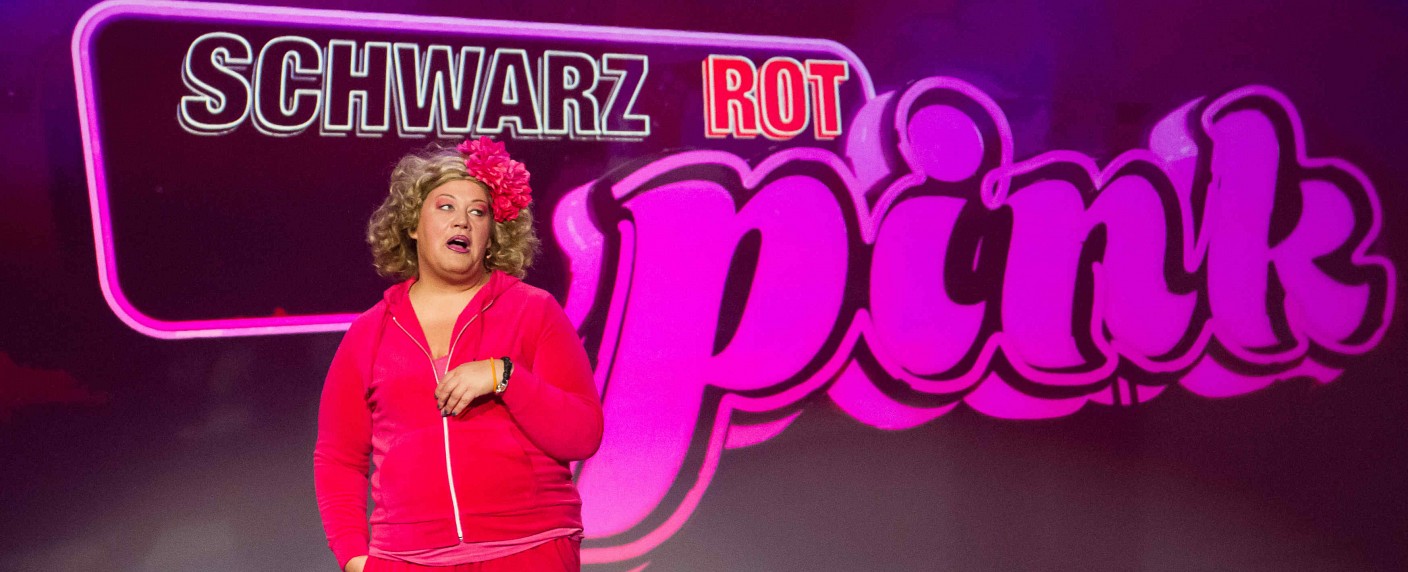 Sat.1 zeigt Staffel 2 von „Schwarz Rot Pink“ – Cindy aus Marzahn ab September wieder unterwegs – Bild: Sat.1/​Michael Paech