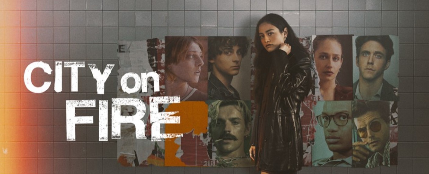 „Fire in the Sky“: Trailer zum Retrothriller der „Gossip Girl“-Schöpfer – Ein Mord, eine Reihe von Brandstiftungen und offene Fragen im New York von 2003 – Bild: Apple TV+