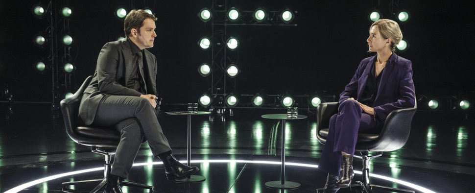 Clemens Fehndrich (Godehard Giese) und Liane Sowalski (Ursina Lardi) im „Duell“ – Bild: Hendrik Heiden/BR/Zieglerfilm