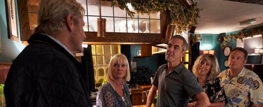 „Cold Feet“: Beliebte Dramedy-Serie legt erneut eine Pause ein – Britischer Serienhit mit James Nesbitt erhält keine unmittelbare Verlängerung – Bild: ITV