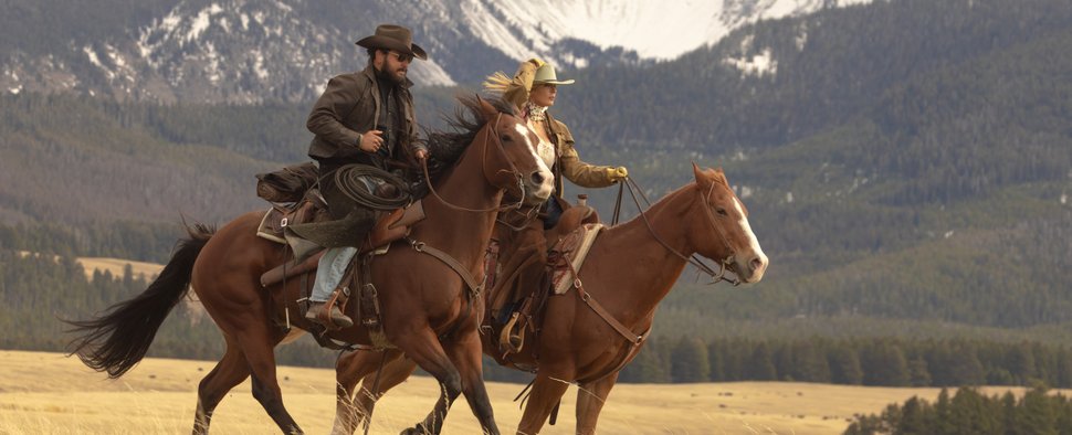 Cole Hauser (l.) und Kelly Reilly in „Dutton Ranch“ – Bild: Emerson Miller/Paramount+/©2026 Viacom International Inc. All Rights Reserved.