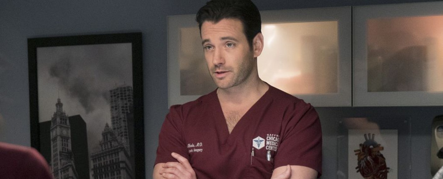 Colin Donnell („Chicago Med“) wird zum australischen „Sankt Maik“ – Crime-Drama von Peacock spielt an der australischen Küste – Bild: NBC
