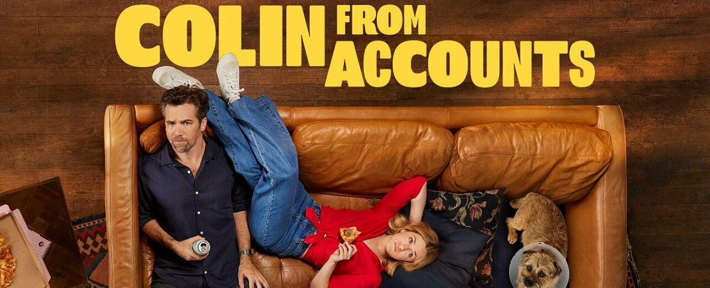 „Colin from Accounts“: Prämierte Prime-Video-Comedy erhält Fortsetzung – Comedyserie vom Ehepaar Patrick Brammall („Evil“) und Harriet Dyer („American Auto“) – Bild: Binge