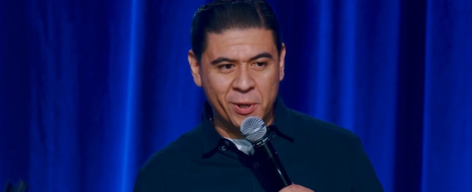 Comedian Chris Estrada steht vor einer eigenen Hulu-Comedy – Bild: YouTube/Screen Shot