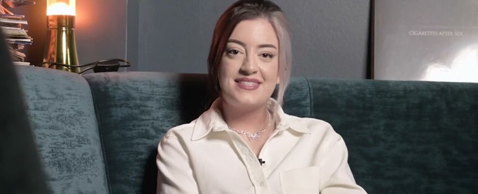 Comedienne Parshad Esmaeili – Bild: YouTube/Screenshot