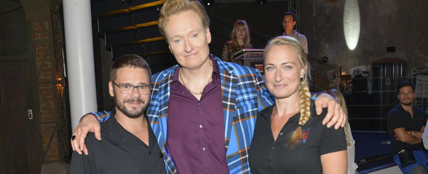 „Gute Zeiten, schlechte Zeiten“: Conan O’Brien-Folge läuft am Freitag – Amerikanischer Talk-Master in deutscher Soap zu Gast – Bild: GZSZ Folge 6126, RTL /​ Rolf Baumgartner