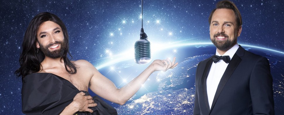 Conchita Wurst und Steven Gätjen präsentieren den „Free European Song Contest“ – Bild: ProSieben/Markus Morianz/Benedikt Müller