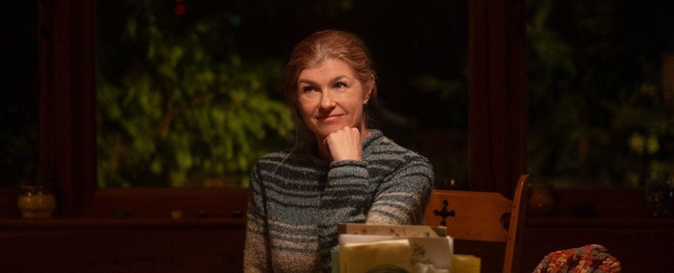 Connie Britton als möglicherweise falsche Mutter in „Phony“ – Bild: Disney/David Astorga