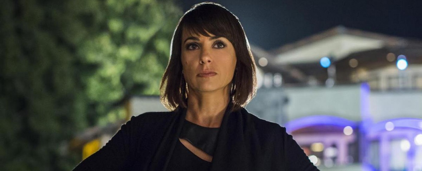 „The Lincoln Lawyer“ engagiert neue Gegenspielerin für Mickey Haller – Neuzugang Constance Zimmer in Staffel 4 dabei – Bild: Lifetime