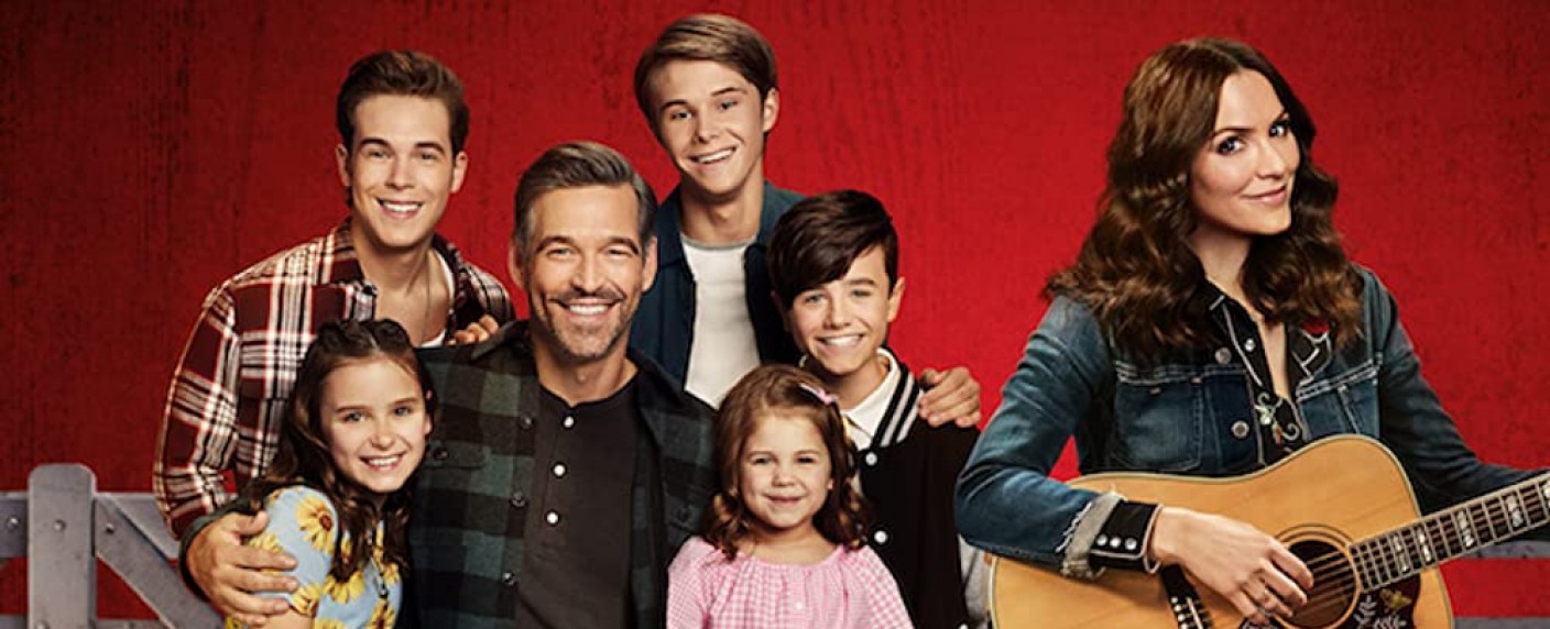 „Country Comfort“: Trailer zur Netflix-Serie mit Katharine McPhee und Eddie Cibrian – Sitcom über eine Nanny, einen Cowboy und Musik – Bild: Netflix