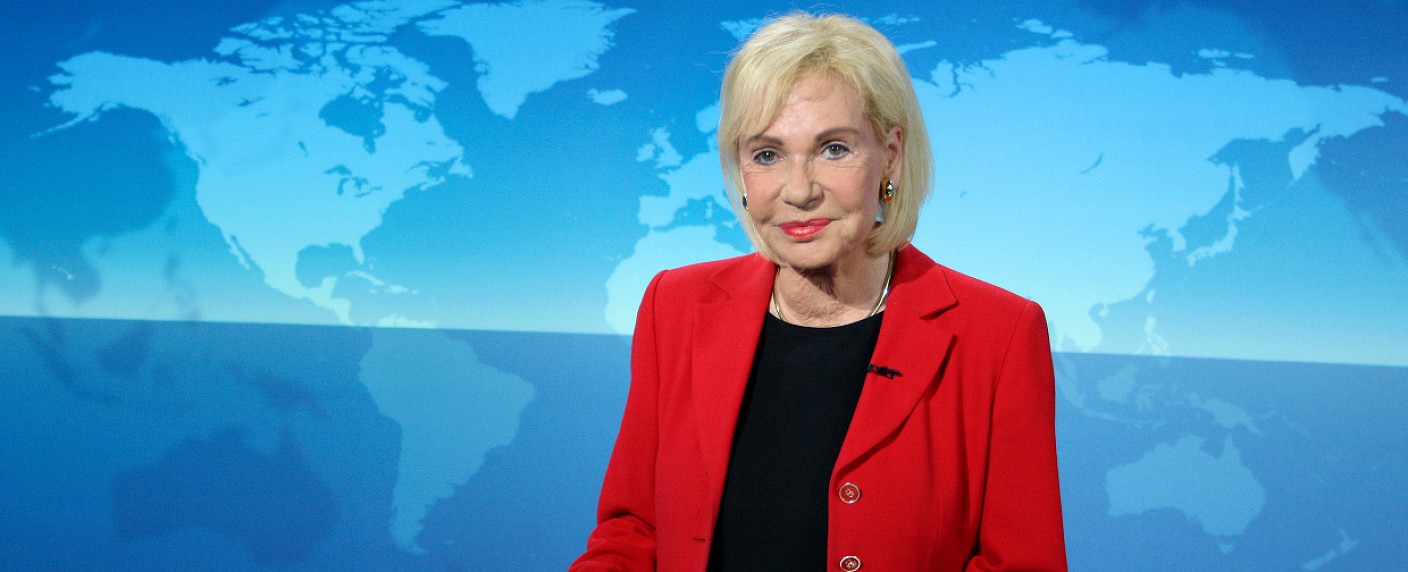 Überraschungsauftritt: Dagmar Berghoff beehrt die „Tagesthemen“ – Vor 40 Jahren präsentierte sie zum ersten Mal die „Tagesschau“ – Bild: NDR/​Wulf Rohwedder