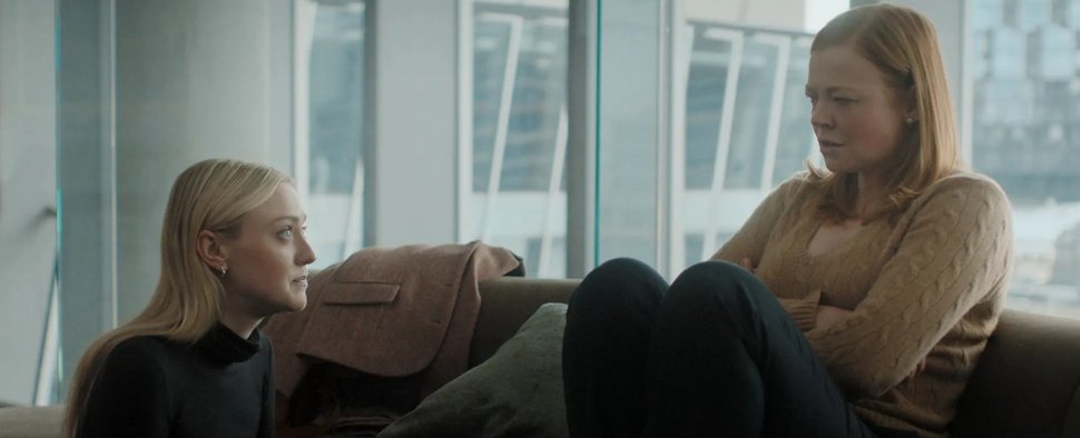 Dakota Fanning (links) und Sara Snook in „All Her Fault“ – Bild: Peacock