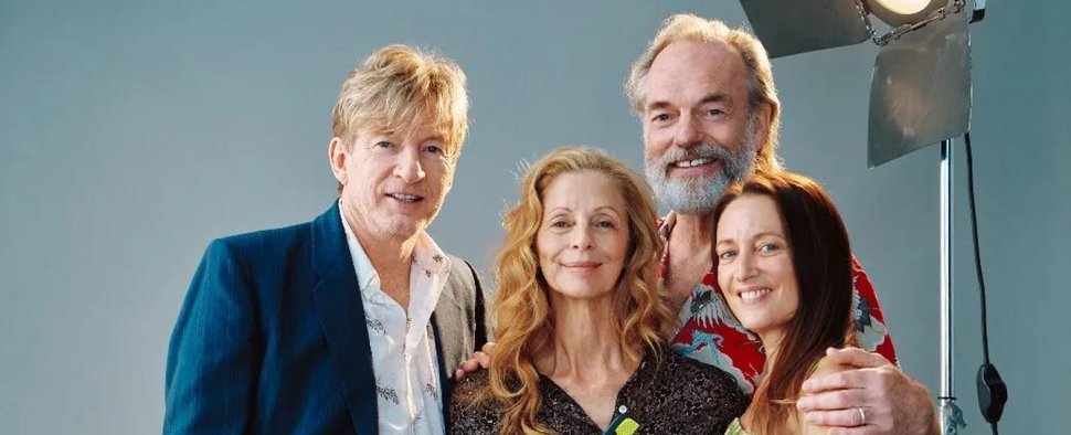 Foto vom Drehstart von „Dalliance“ mit (v. l.) David Wenham, Heather Mitchell, Hugo Weaving und Georgie Parker – Bild: Paramount+