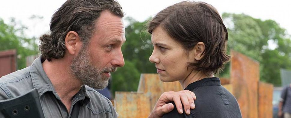 Damals, im Auftakt der achten Staffel: Schulterschluss zwischen Rick (Andrew Lincoln) und Maggie (Lauren Cohan) – Bild: AMC