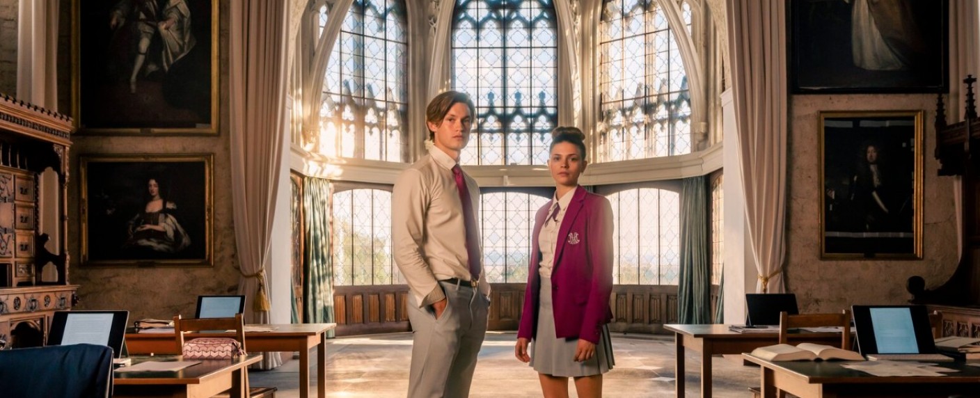 „Das Pubertier“ übernimmt Hauptrolle in deutschem Prime-Video-Drama – Harriet Herbig-Matten neben Damian Hardung in Verfilmung der „Maxton Hall“-Romane – Bild: 2022 Amazon.com, Inc. or its affiliates /​ Stephan Rabold