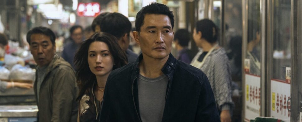 Daniel Dae Kim (r.) und Reina Hardesty (l.) in „Butterfly“ – Bild: Amazon Prime Video
