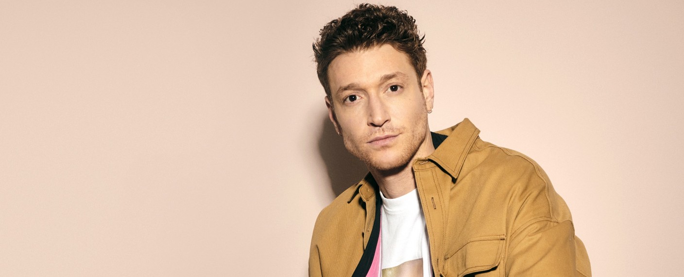 „Freitagnacht Jews“: WDR macht Late-Night mit Daniel Donskoy („Sankt Maik“) – „Zwischen Antisemitismus und Hühnersuppe“ – Bild: WDR/​Paulina Hildesheim