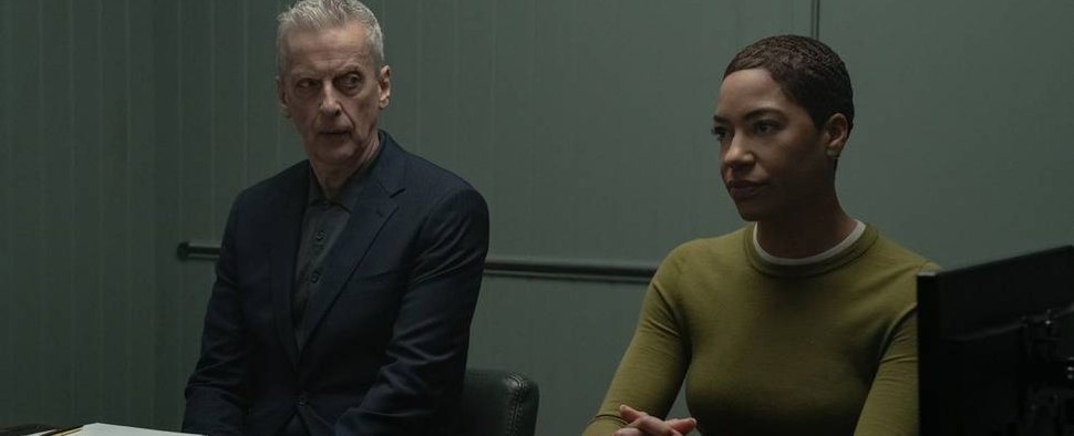 Beäugen sich Daniel Hegarty (Peter Capaldi) und June Lenker (Cush Jumbo) weiterhin skeptisch? – Bild: Apple TV
