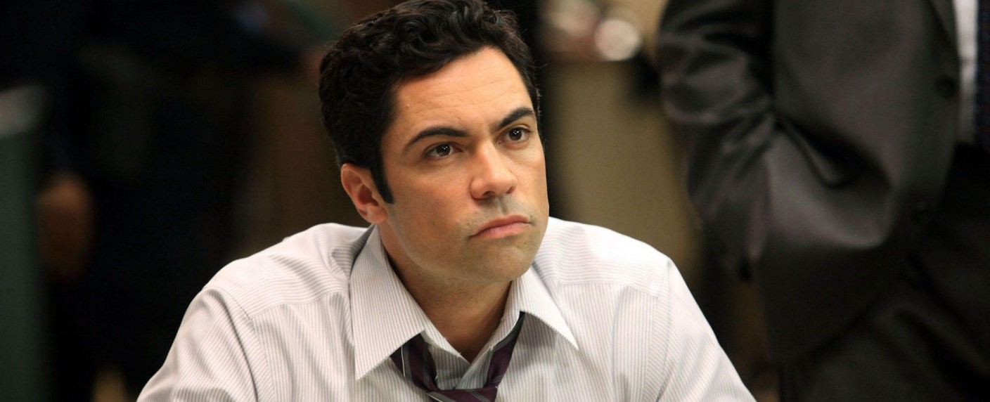 Danny Pino leitet demnächst das „Hotel Cocaine“ – „Mayans M.C.“-Hauptdarsteller wechselt zu Geschichts-Thriller – Bild: NBC
