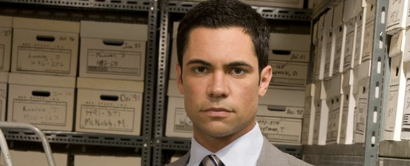 CBS verpflichtet Danny Pino („Cold Case“) für „BrainDead“ – Pino spielt in Alien-Dramedy erfahrenen Politiker – Bild: CBS