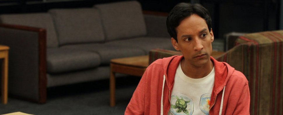 Danny Pudi als Abed in der US-Serie „Community“ – Bild: Justin Lubin/NBC