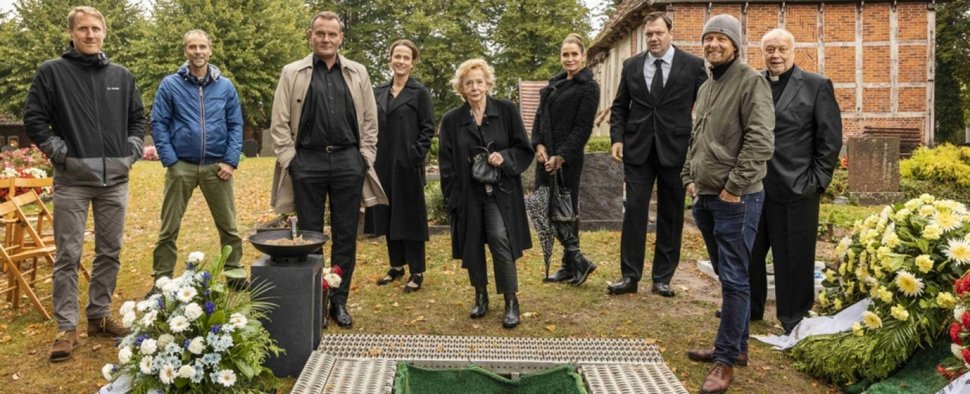 Der Cast von „Das Begräbnis“ – Bild: ARD Degeto/Gulliver Theis