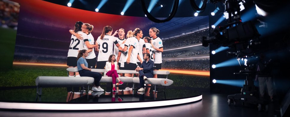 Das Deutschlandspiel der Frauen im ZDF dominierte am Samstag die Primetime – Bild: ZDF/Ralph Orlowski