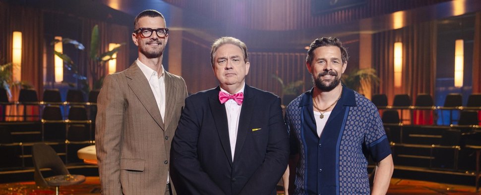 „Das Duell um die Geld“ mit (v. l.) Joko Winterscheidt, Oliver Kalkofe und Klaas Heufer-Umlauf – Bild: Joyn/Florida TV/Weiya Yeung