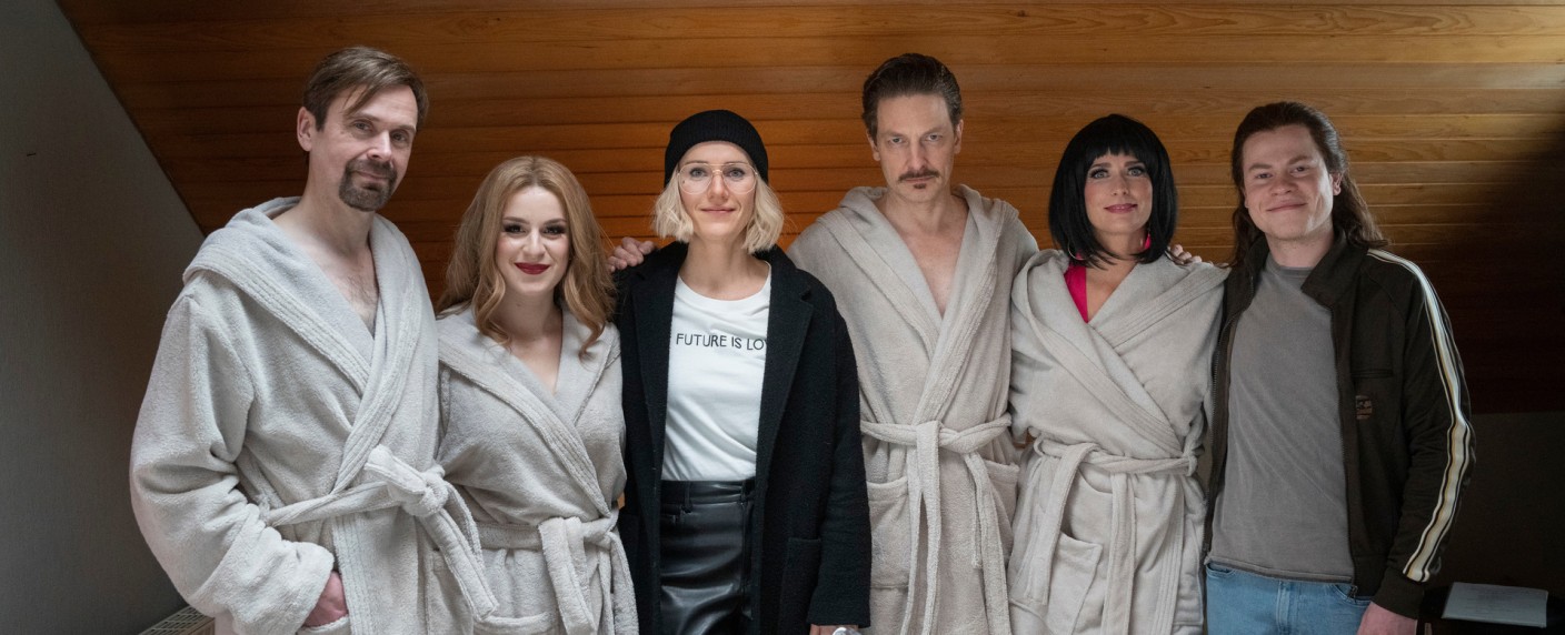 „Wir sind die Meiers“: ZDF dreht neue Sketch-Comedy mit Matthias Matschke („Pastewka“) – Mit Valerie Niehaus, Bettina Lamprecht und Jasmin Schwiers – Bild: ZDF/​Thomas Kost